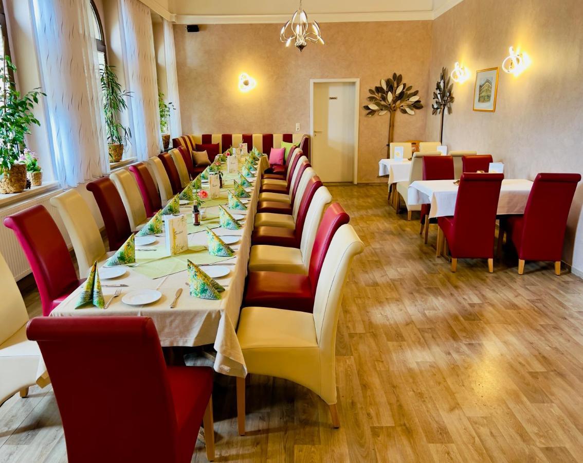 Traditionsgasthaus Goldener Loewe Riesa Restaurant & Pension Экстерьер фото