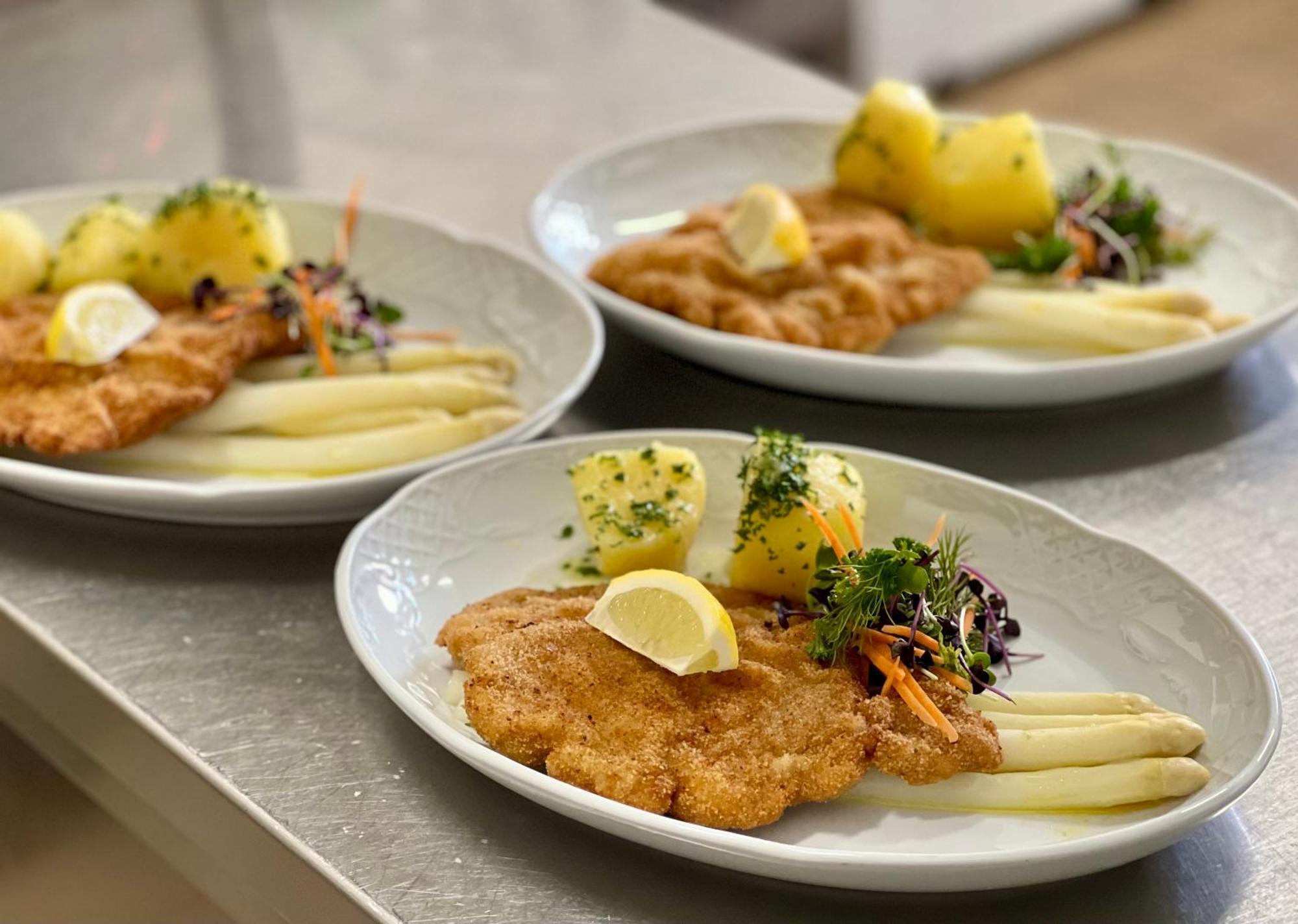 Traditionsgasthaus Goldener Loewe Riesa Restaurant & Pension Экстерьер фото